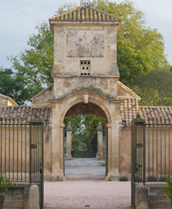 portail du château de la mogère